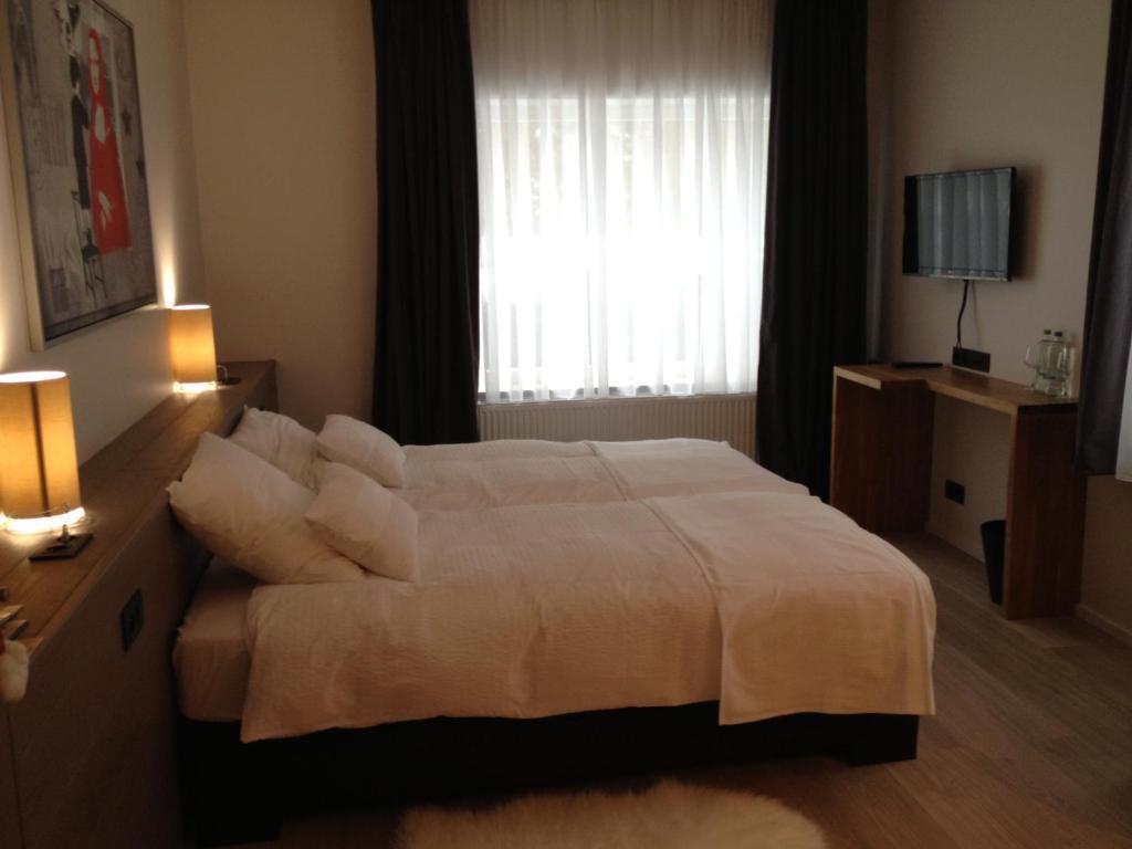Guesthouse Au Coin De La Rue Malmedy Esterno foto