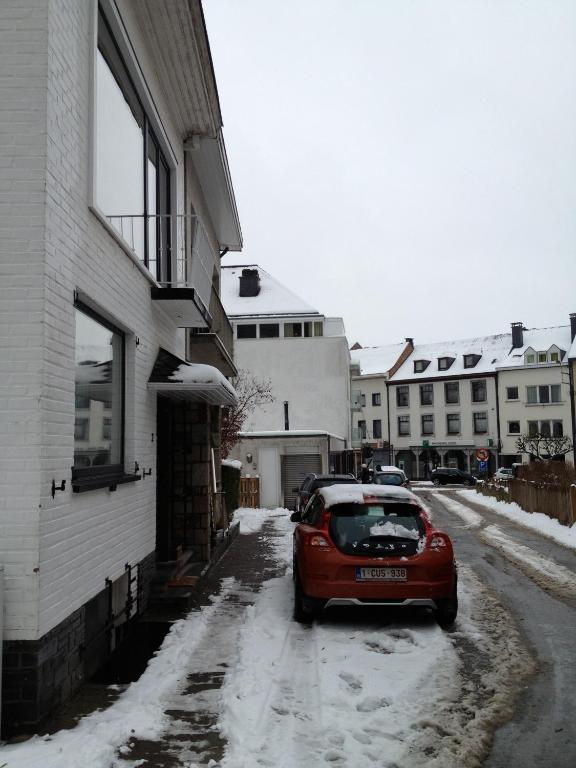 Guesthouse Au Coin De La Rue Malmedy Esterno foto