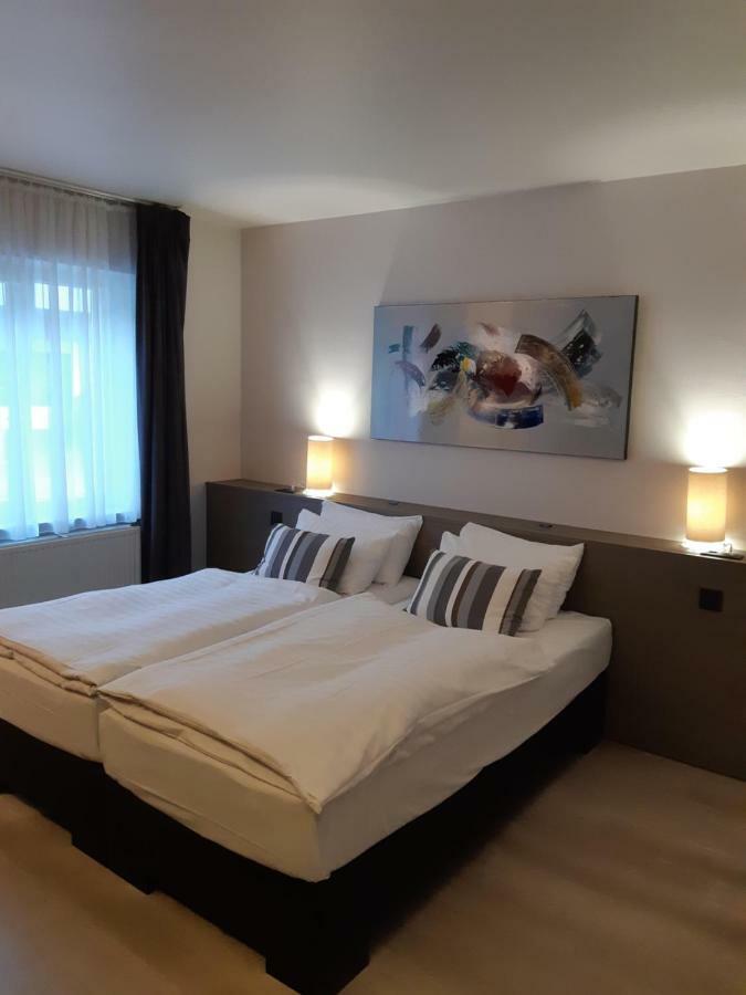 Guesthouse Au Coin De La Rue Malmedy Esterno foto