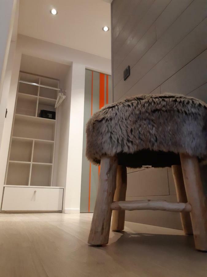Guesthouse Au Coin De La Rue Malmedy Esterno foto